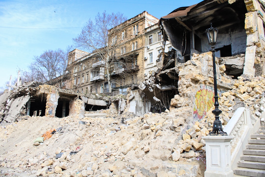 Terremotos recientes: impactos, prevención y alertas sísmicas móviles