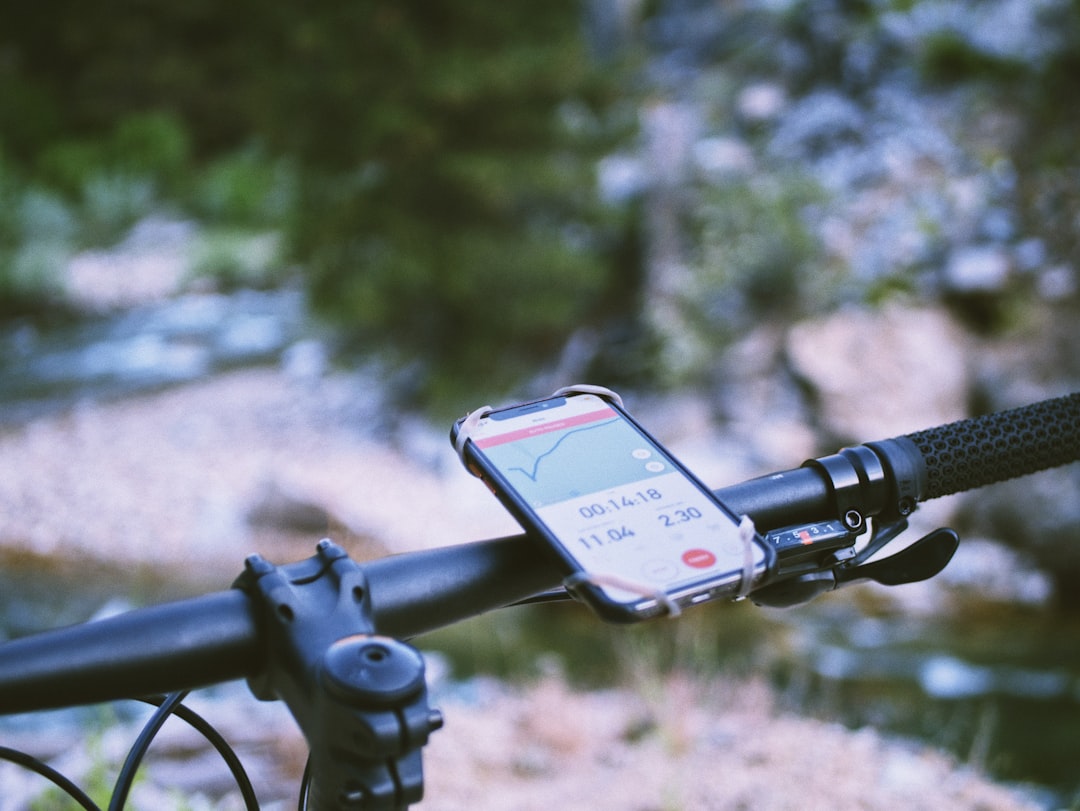 Aplicaciones GPS para senderismo y ciclismo con mapas offline