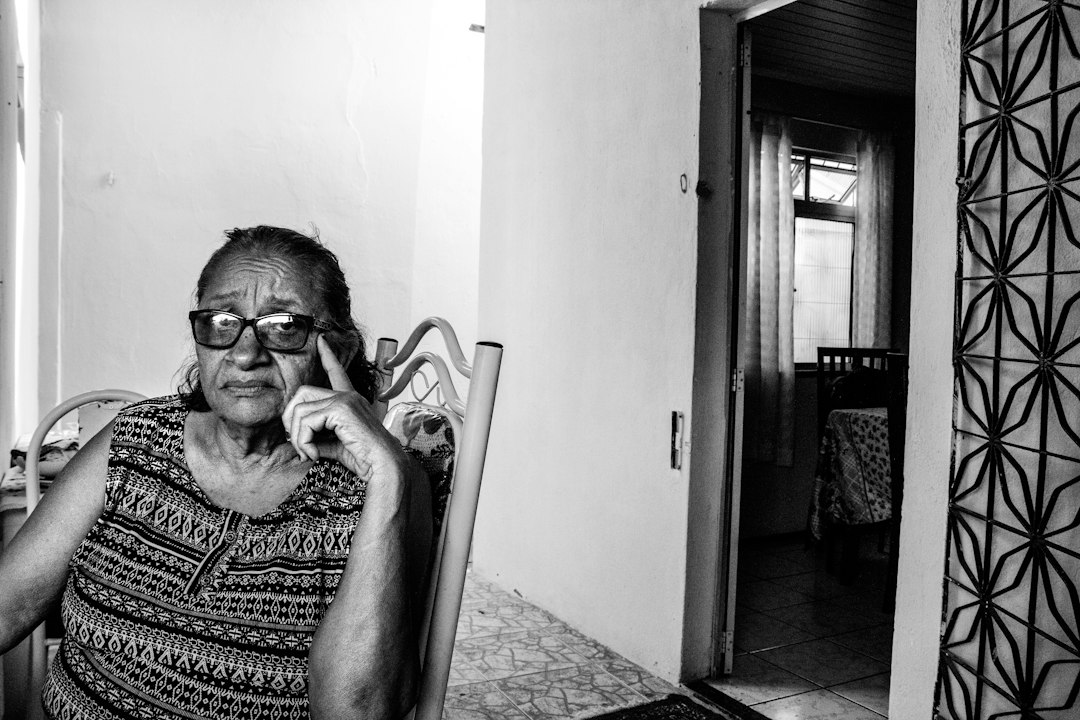 Aplicaciones para Aprender Bordado en Casa para Mujeres Mayores